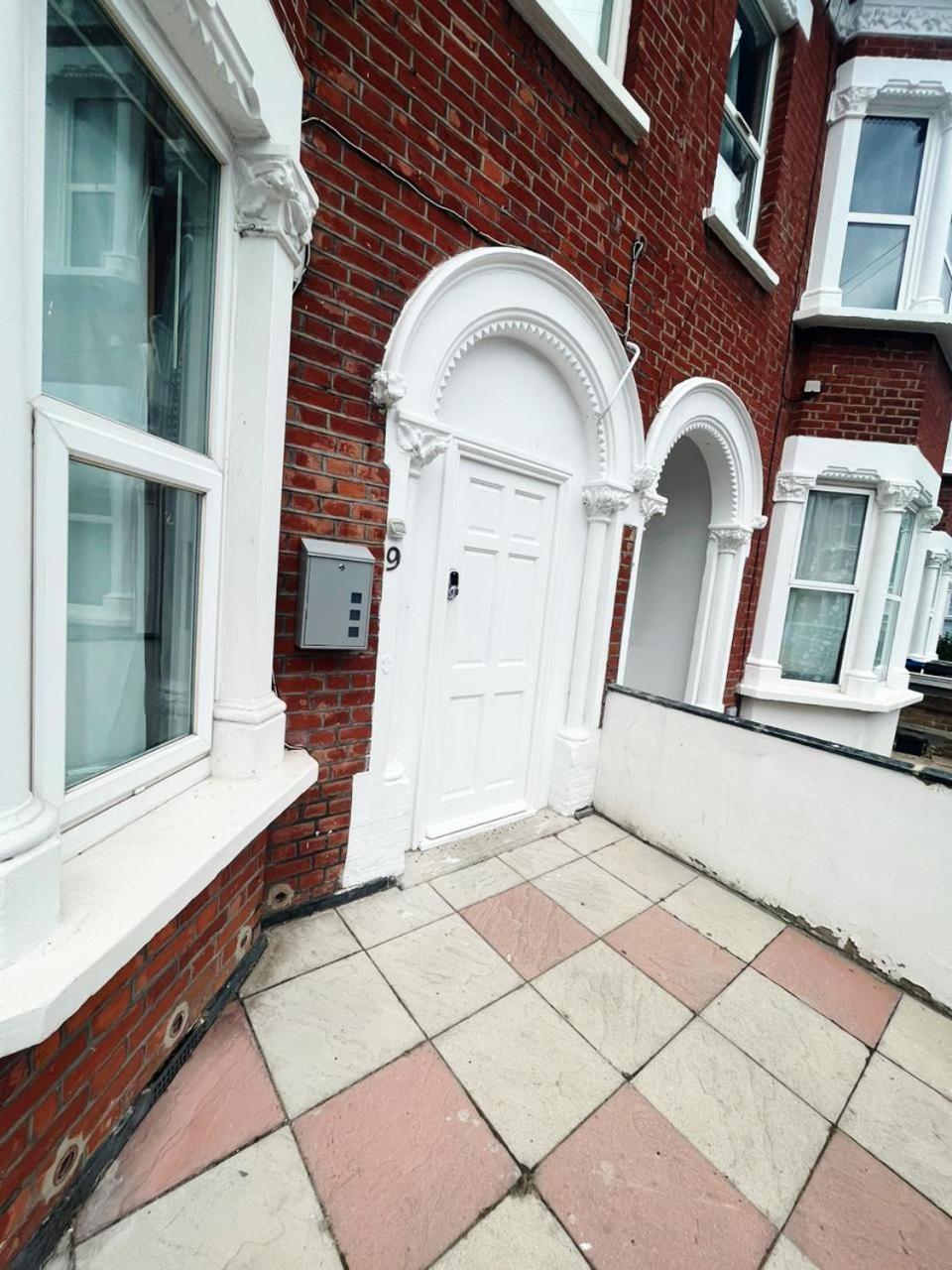 Nice And Pleasant Thornton Heath Exterior photo